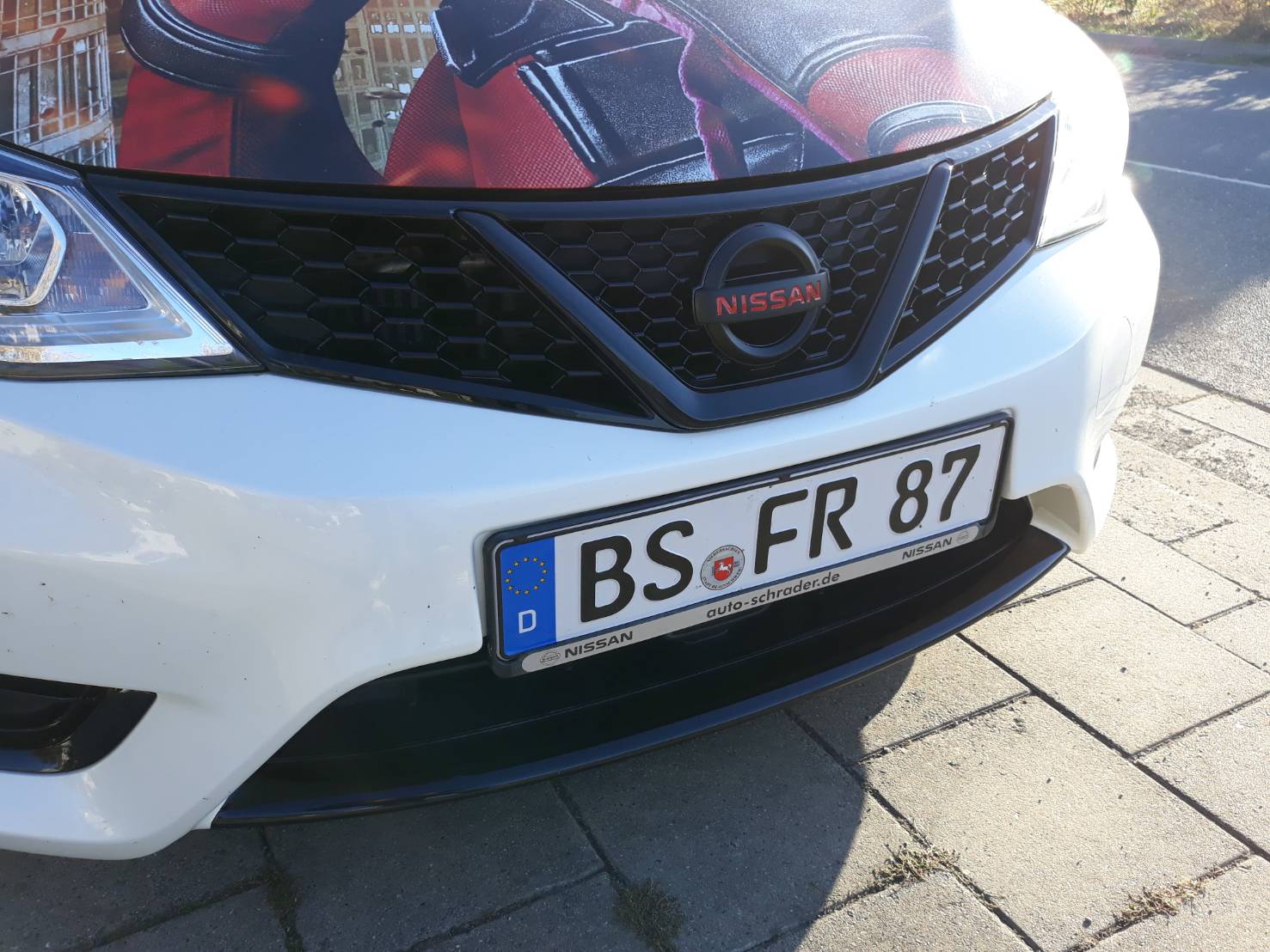 Emblem, V Grill und Mittelsteg schwarz